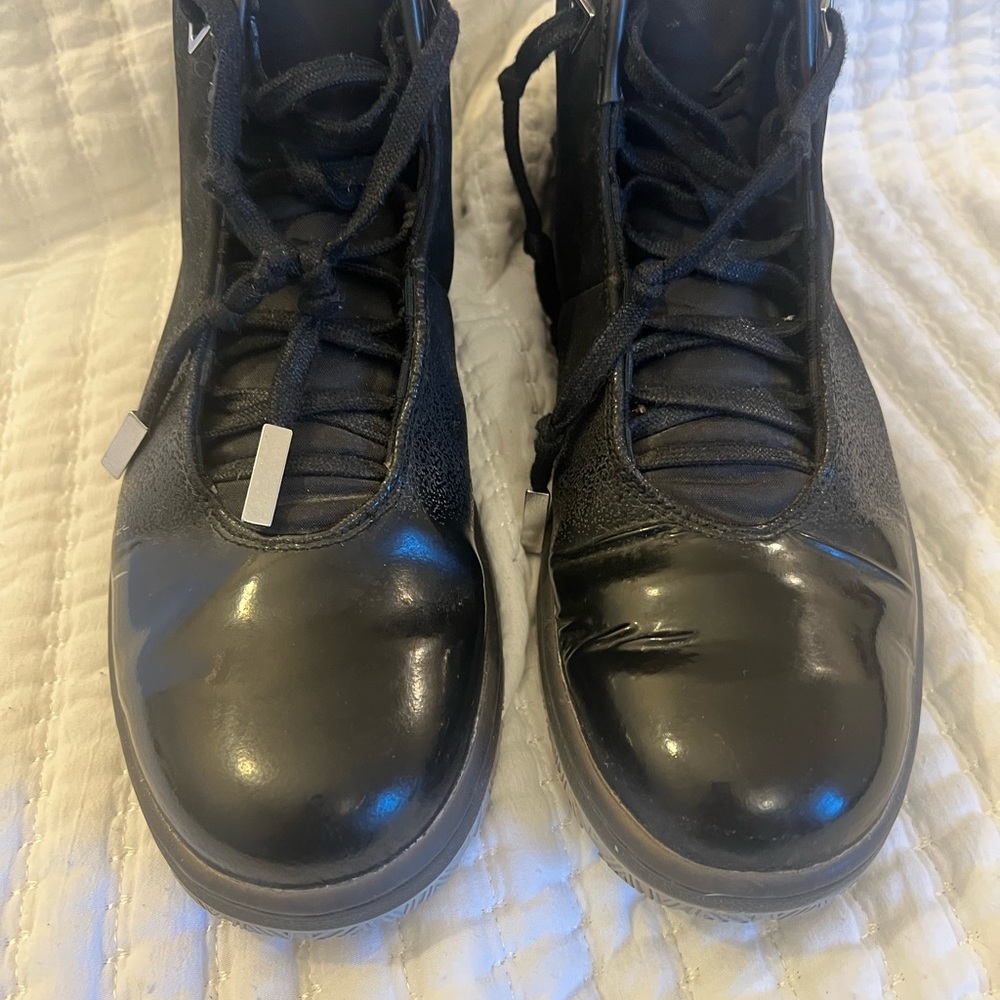 Nike Instigator size 9.5 US